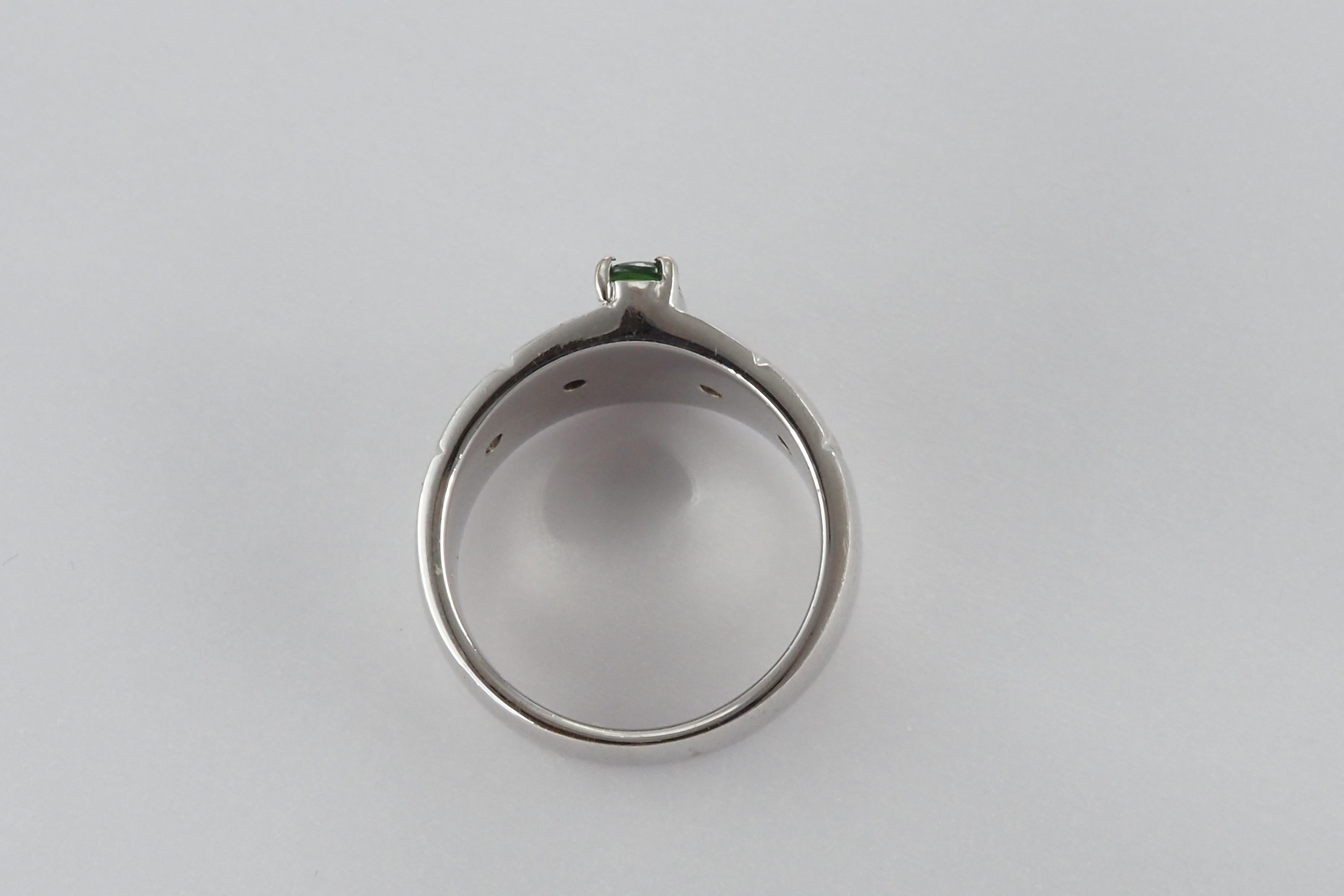 Bague en jade vert naturel et diamant en vente 11