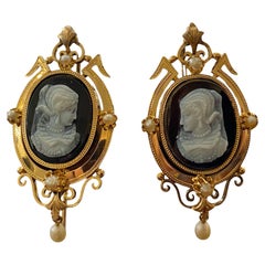 Orecchini in oro in stile vittoriano con cammei di agata e perle