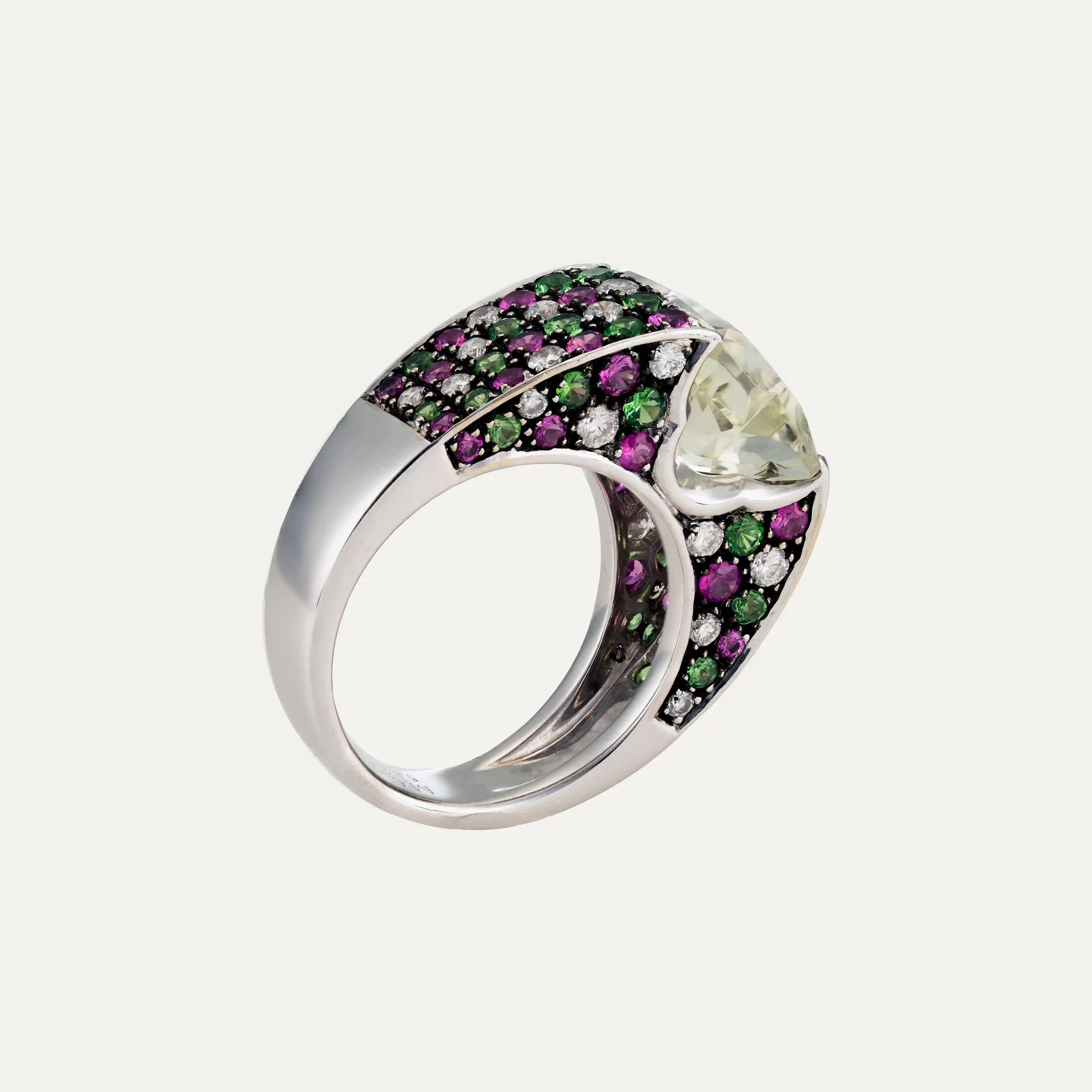Mauboussin Cocktailring aus Aquamarin, Rubin, Smaragd, Diamant und Weißgold (Moderne) im Angebot