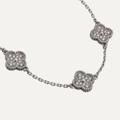 Van Cleef & Arpels Sweet Alhambra Armband aus Weißgold mit sechs Motiven und Diamanten