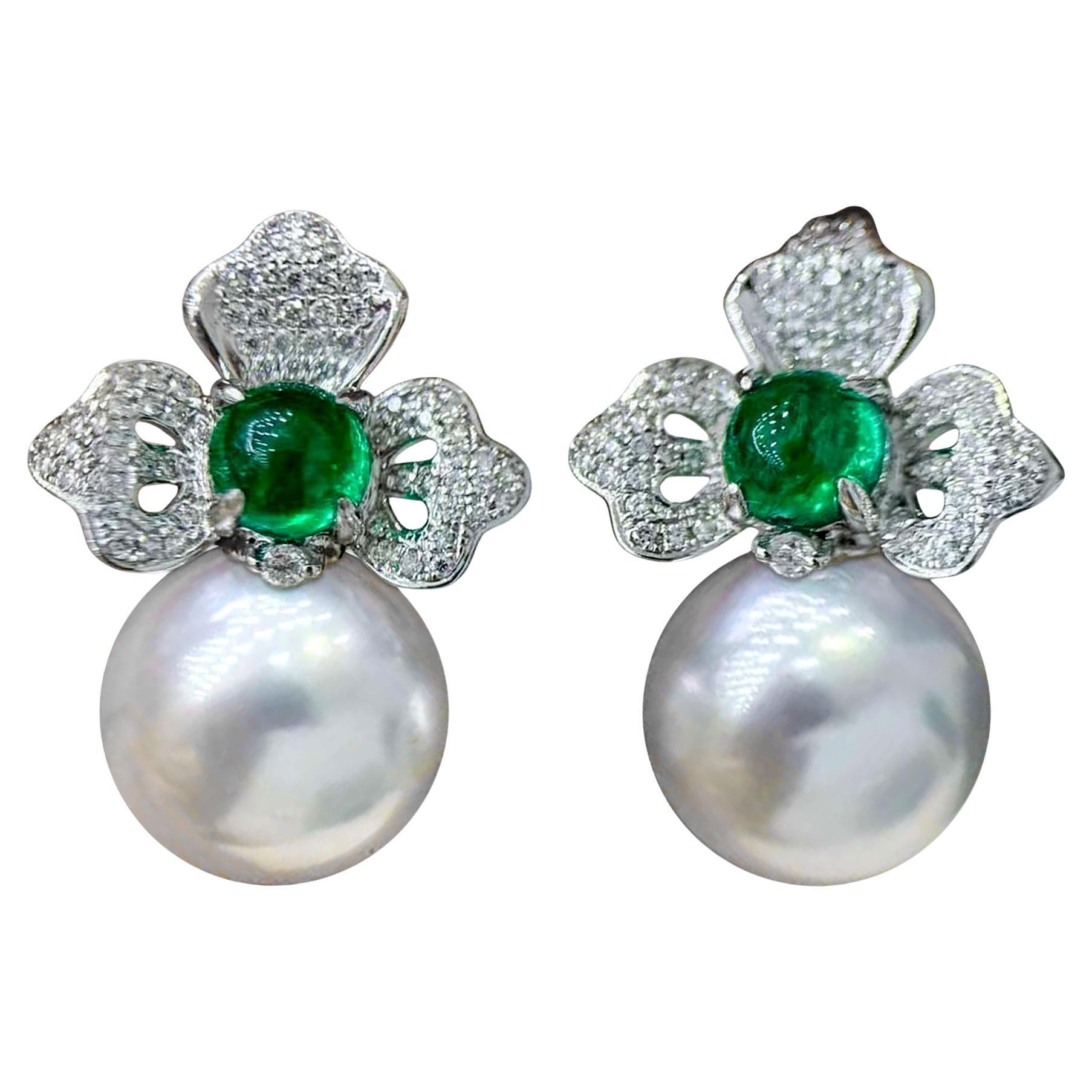 Orecchini di perle dei mari del sud con orchidea smeraldo e aurora