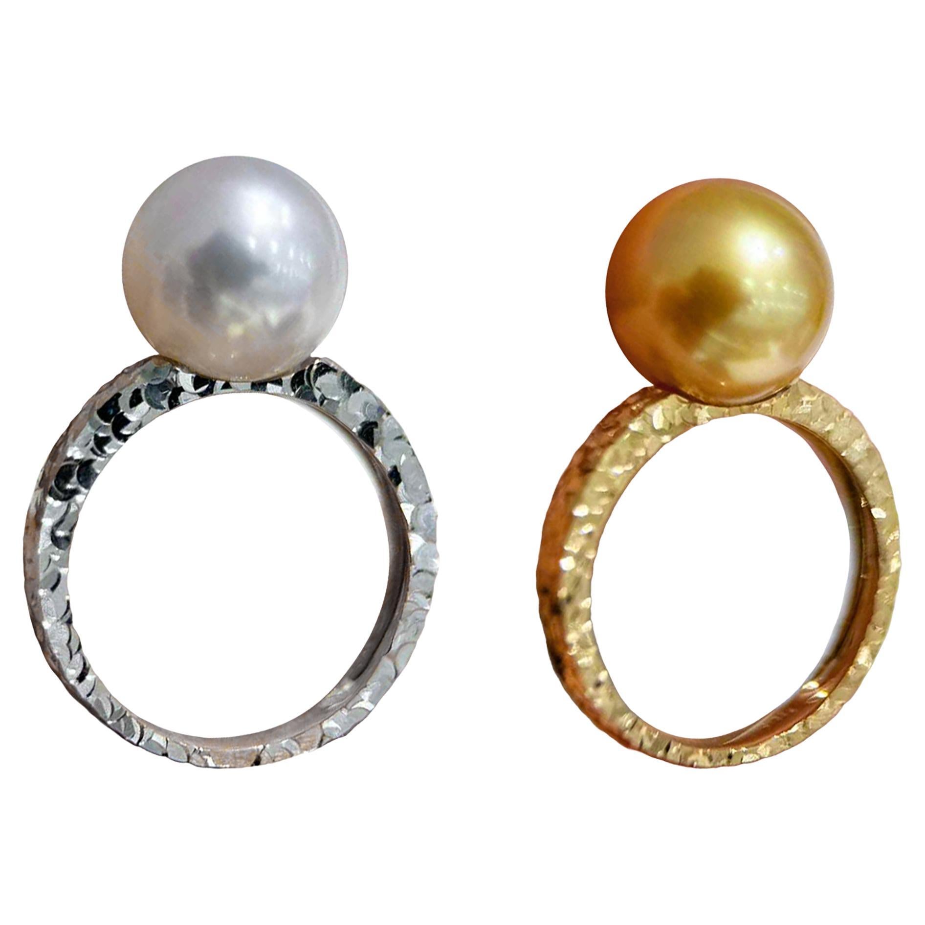 【Sculpted Geometry】Anillo Martillado con Espejo de Perlas del Mar del Sur en venta