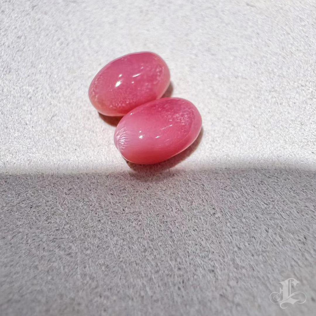 【Conchéa】 Perle di conchiglia abbinate a fiamma viva - 1,32ct + 1,48ct in vendita 4