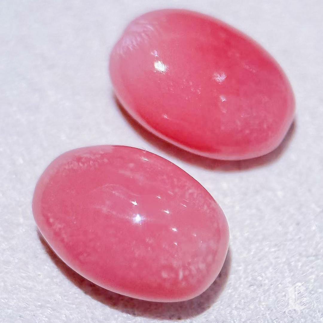 【Conchéa】 Perle di conchiglia abbinate a fiamma viva - 1,32ct + 1,48ct In condizioni Nuovo in vendita a New York, NY