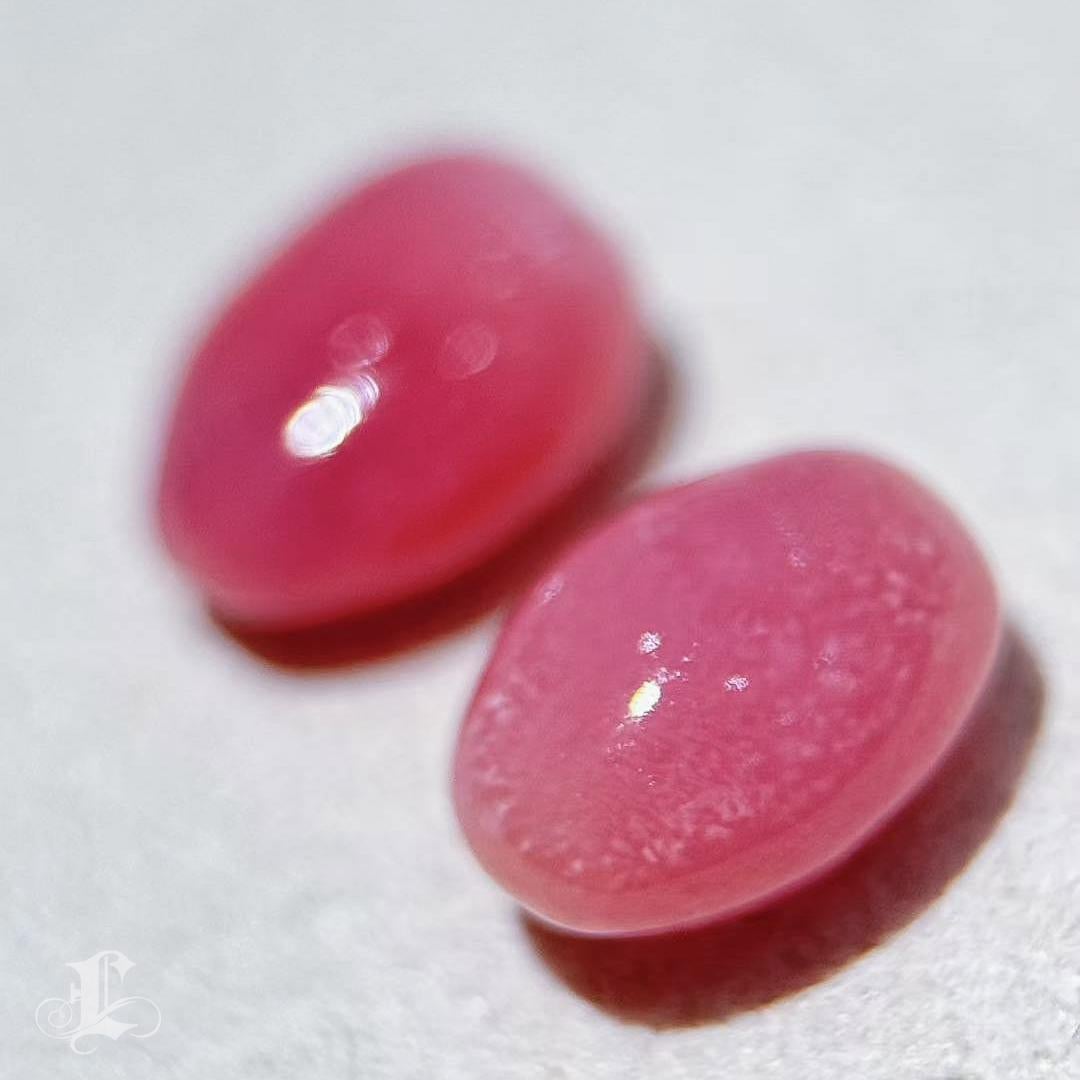 【Conchéa】 Perle di conchiglia abbinate a fiamma viva - 1,32ct + 1,48ct in vendita 3