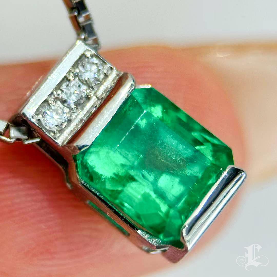 【Énigma】Emeralda - Collana di smeraldi colombiani da 1,02 carati in vendita 3