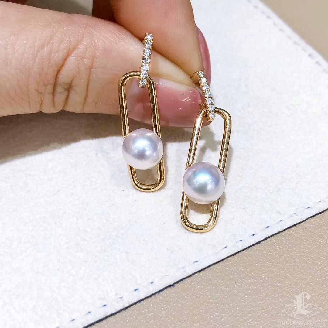 【Petite Signature】 Orecchini Paperclip con perle Akoya e diamanti In condizioni Nuovo in vendita a New York, NY