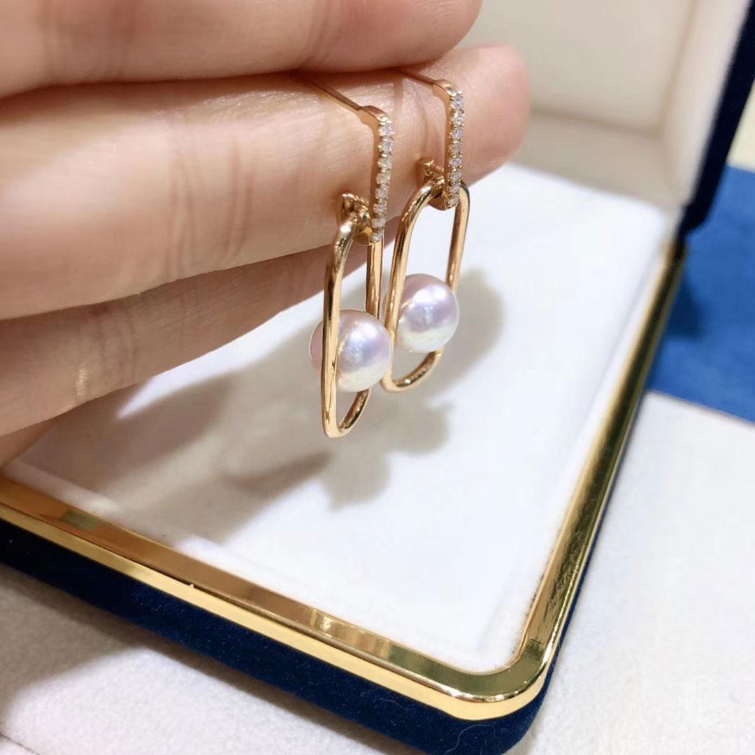 Donna 【Petite Signature】 Orecchini Paperclip con perle Akoya e diamanti in vendita