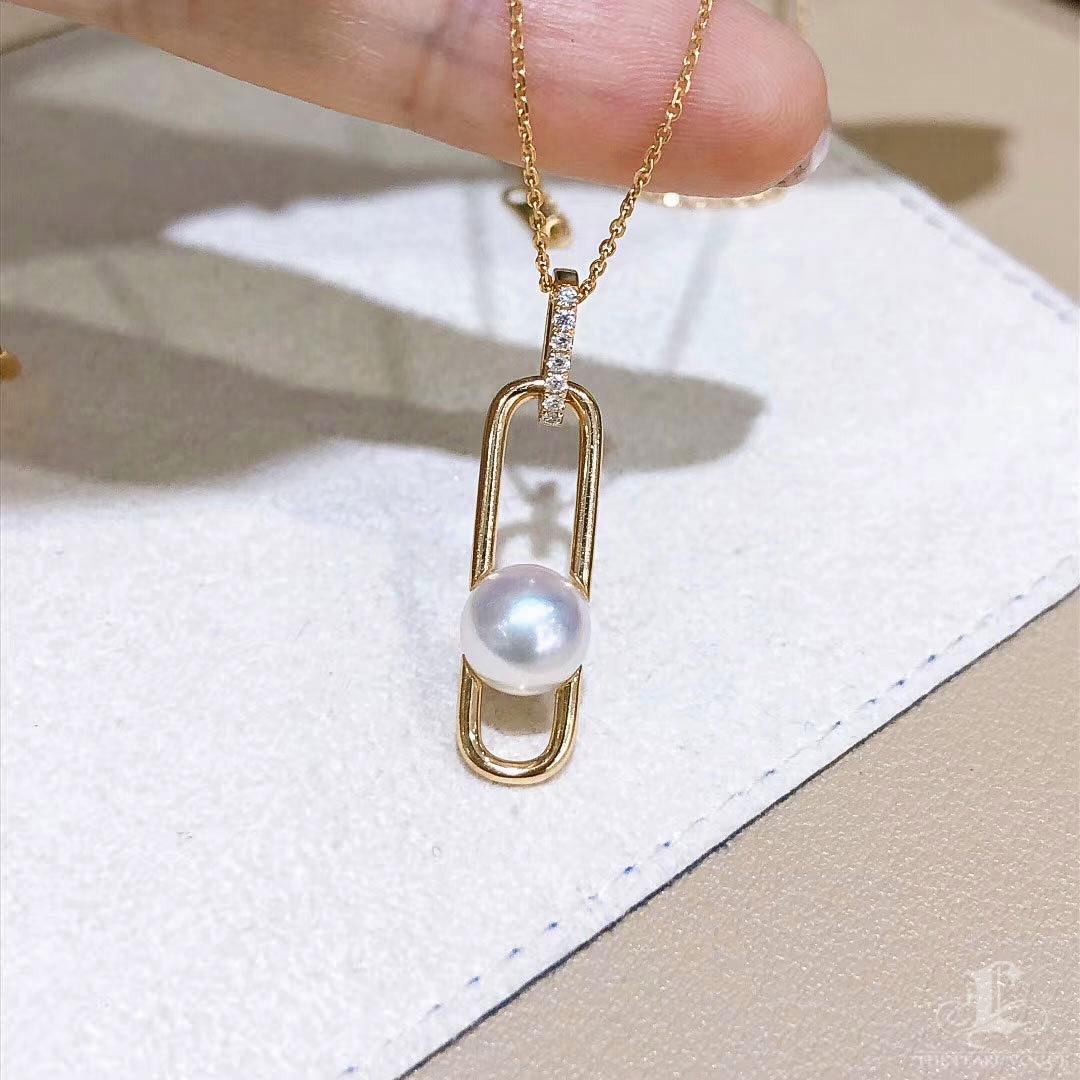 Firma Piccola】 Ciondolo Paperclip con perle Akoya e diamanti In condizioni Nuovo in vendita a New York, NY