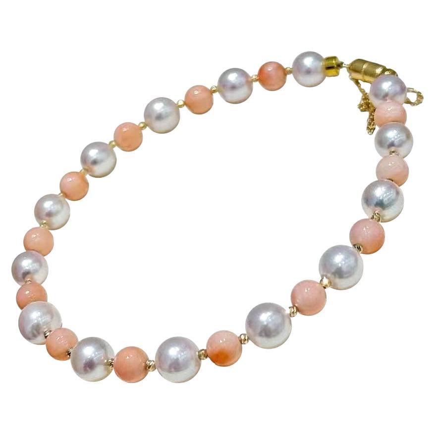 【Petite Signature】 Bracciale con perle Akoya e corallo rosa Dawn Petal in vendita