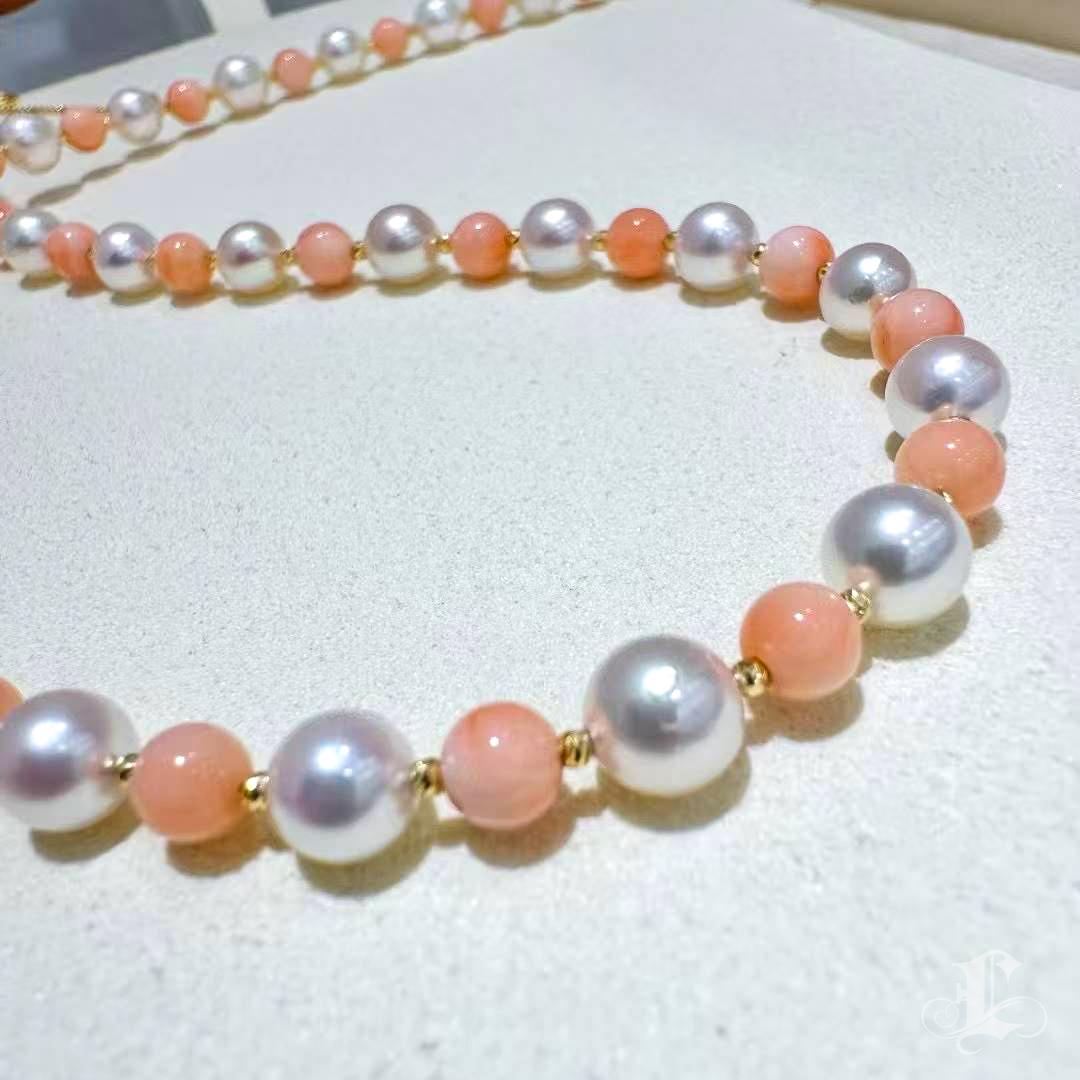 【Petite Signature】 Collana di perle Akoya e corallo rosa Dawn Petal In condizioni Nuovo in vendita a New York, NY