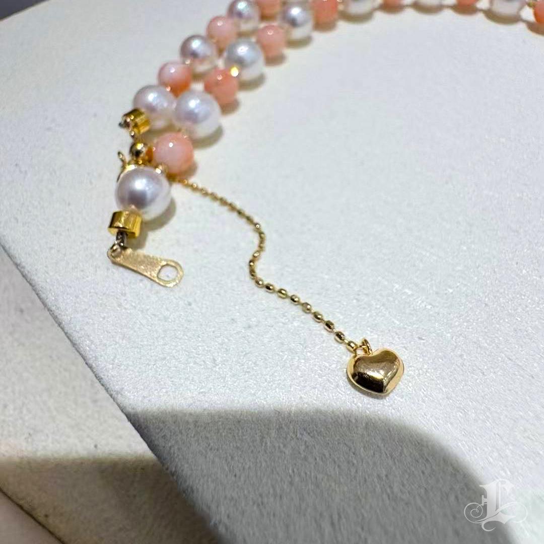 【Petite Signature】 Collana di perle Akoya e corallo rosa Dawn Petal in vendita 2