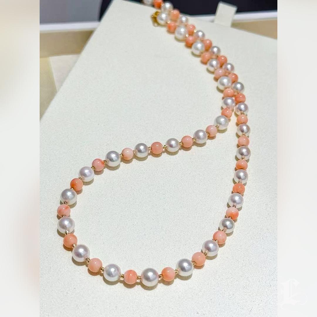 【Petite Signature】 Collana di perle Akoya e corallo rosa Dawn Petal in vendita 3
