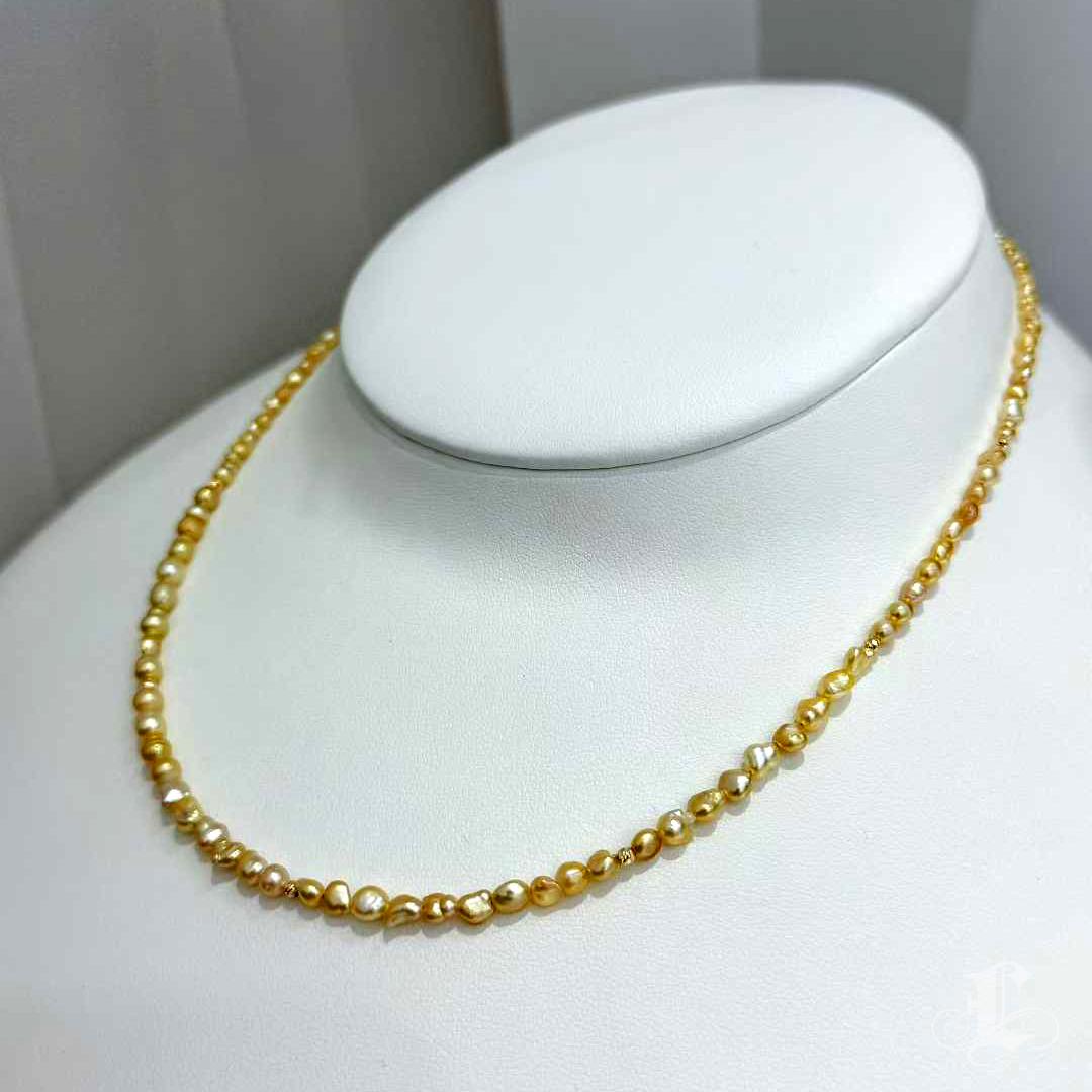 Firma Piccola】 Collana di perle Golden Drift South Sea Keshi in vendita 1