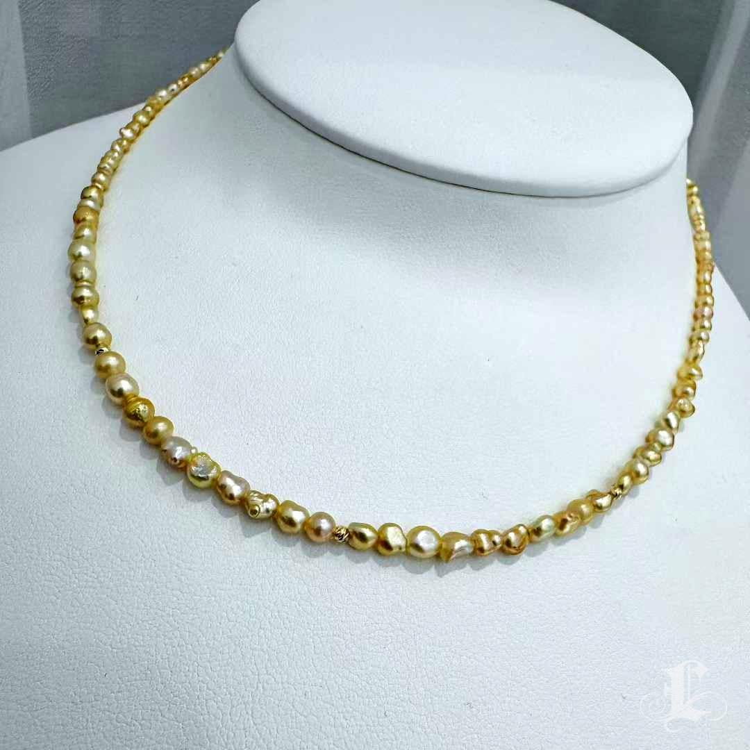 Firma Piccola】 Collana di perle Golden Drift South Sea Keshi In condizioni Nuovo in vendita a New York, NY