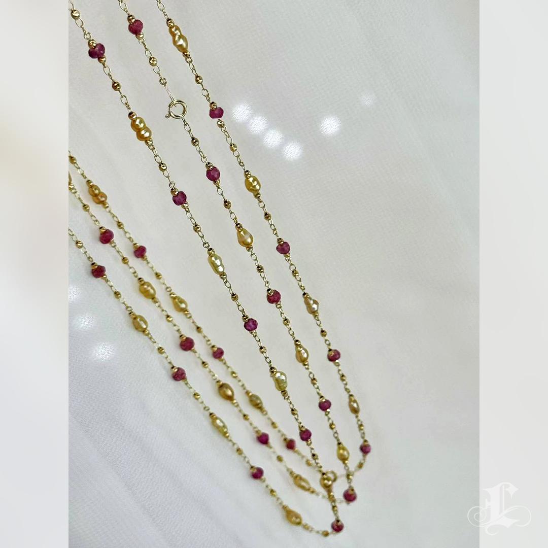 Firma Piccola】 Collana a catena con perle dei mari del sud e rubini Golden Keshi in vendita 6