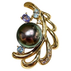 【Lustre Arc】TASAKI Peacock Tahitian Pearl Diamond & Gemstone Pendant