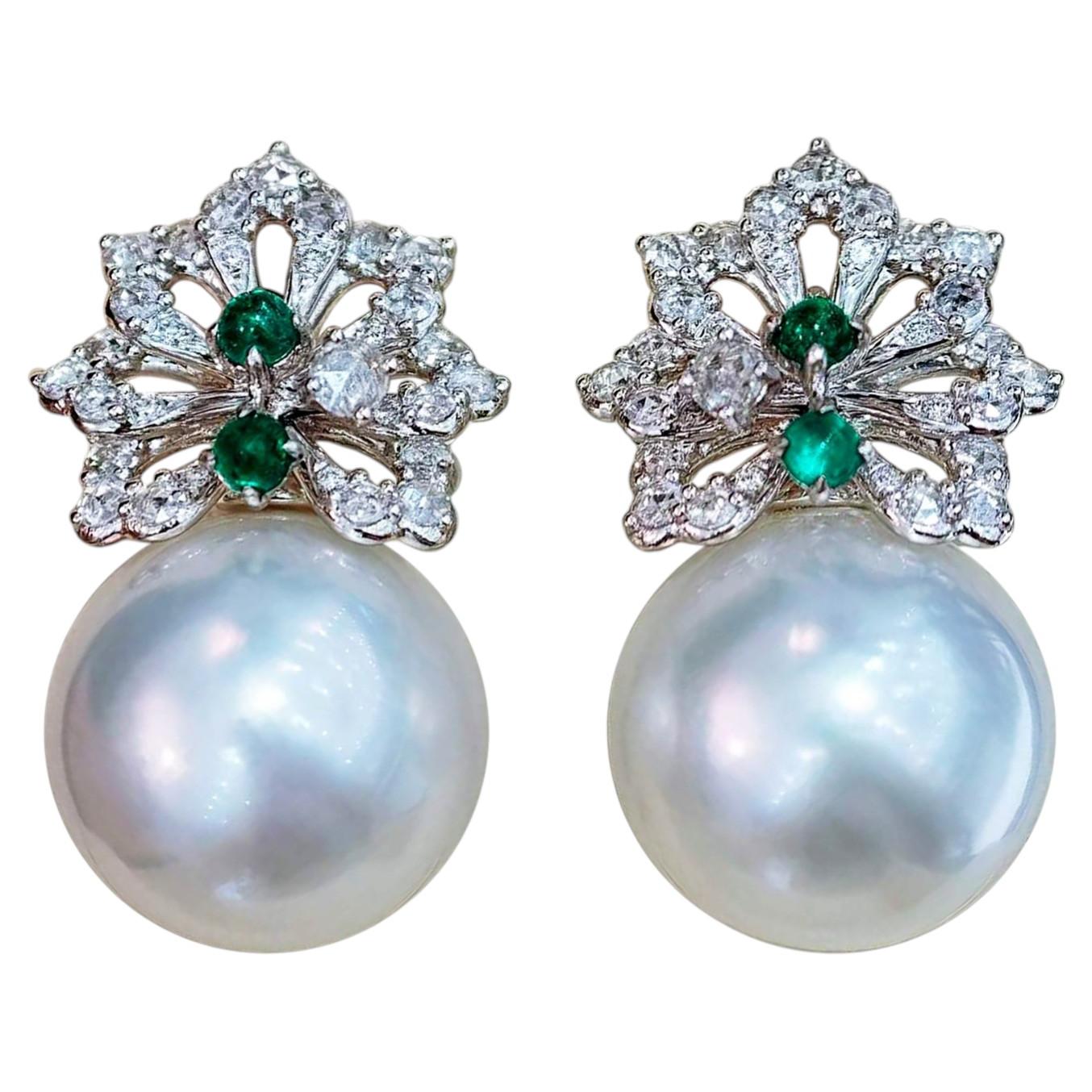 【Crown Radiance】Boucles d’oreilles florales avec perles des mers du Sud de 14 à 15 mm, émeraudes et diamants