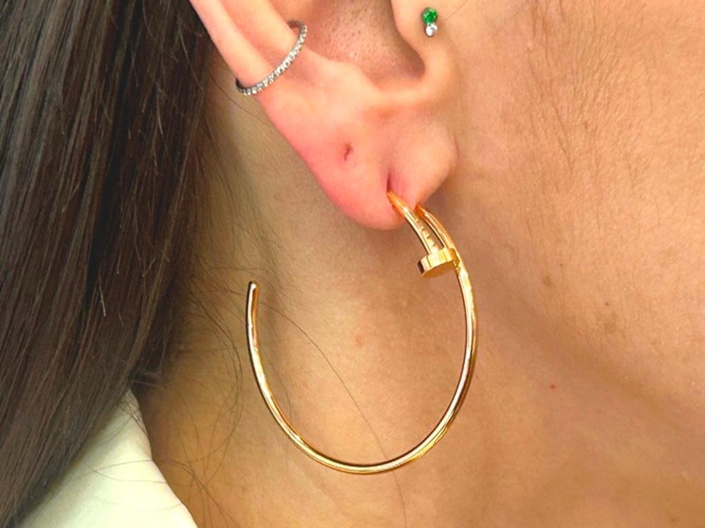 Boucles d'oreilles Cartier 18KRG juste Un Clou 

Un clou devient un bijou. Conçu dans le New York des années 1970, le premier Juste un Clou reflète l'ère de la liberté. Juste un Clou est un détournement créatif d'un objet familier !
 
Livré avec sa