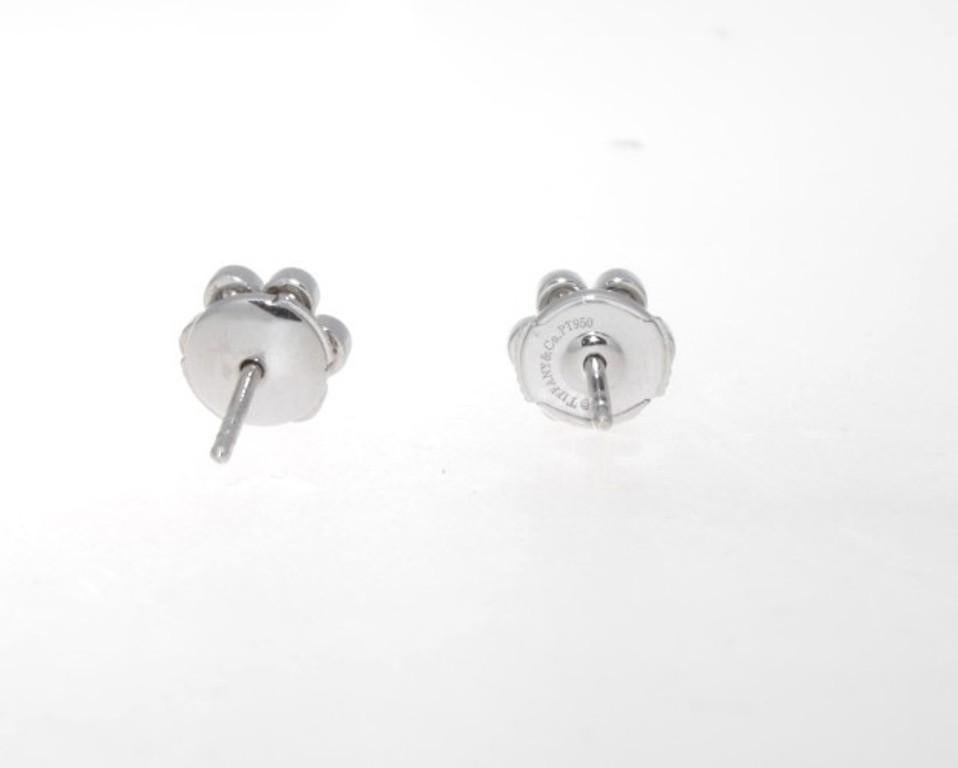 Tiffany & Company Boucles d'oreilles fleurs en platine diamantées Apx.0.64 Ctw Bon état - En vente à Beverly Hills, CA
