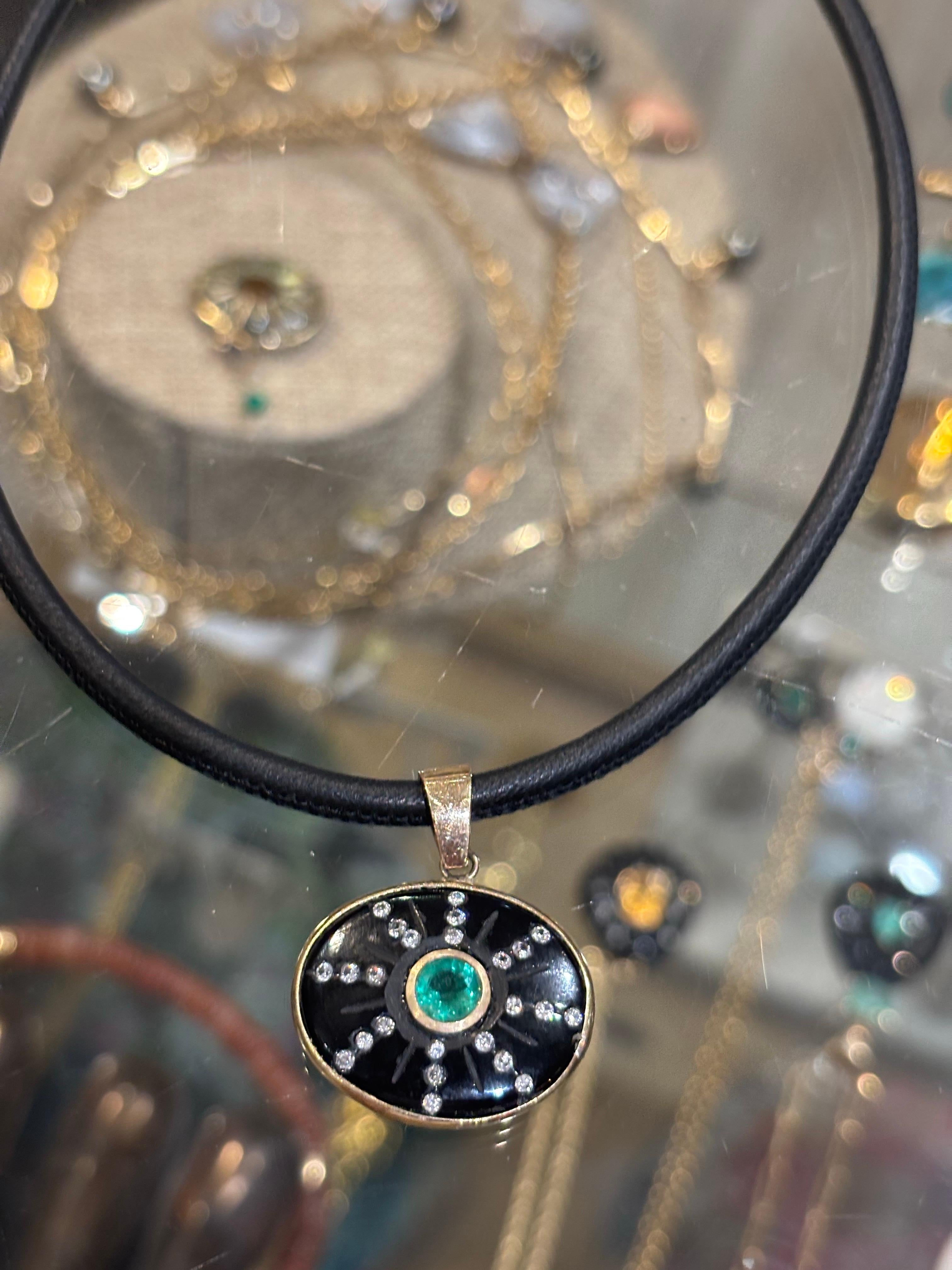 Ciondolo SOL, onice nera, smeraldo, diamanti, oro 14k in vendita 1