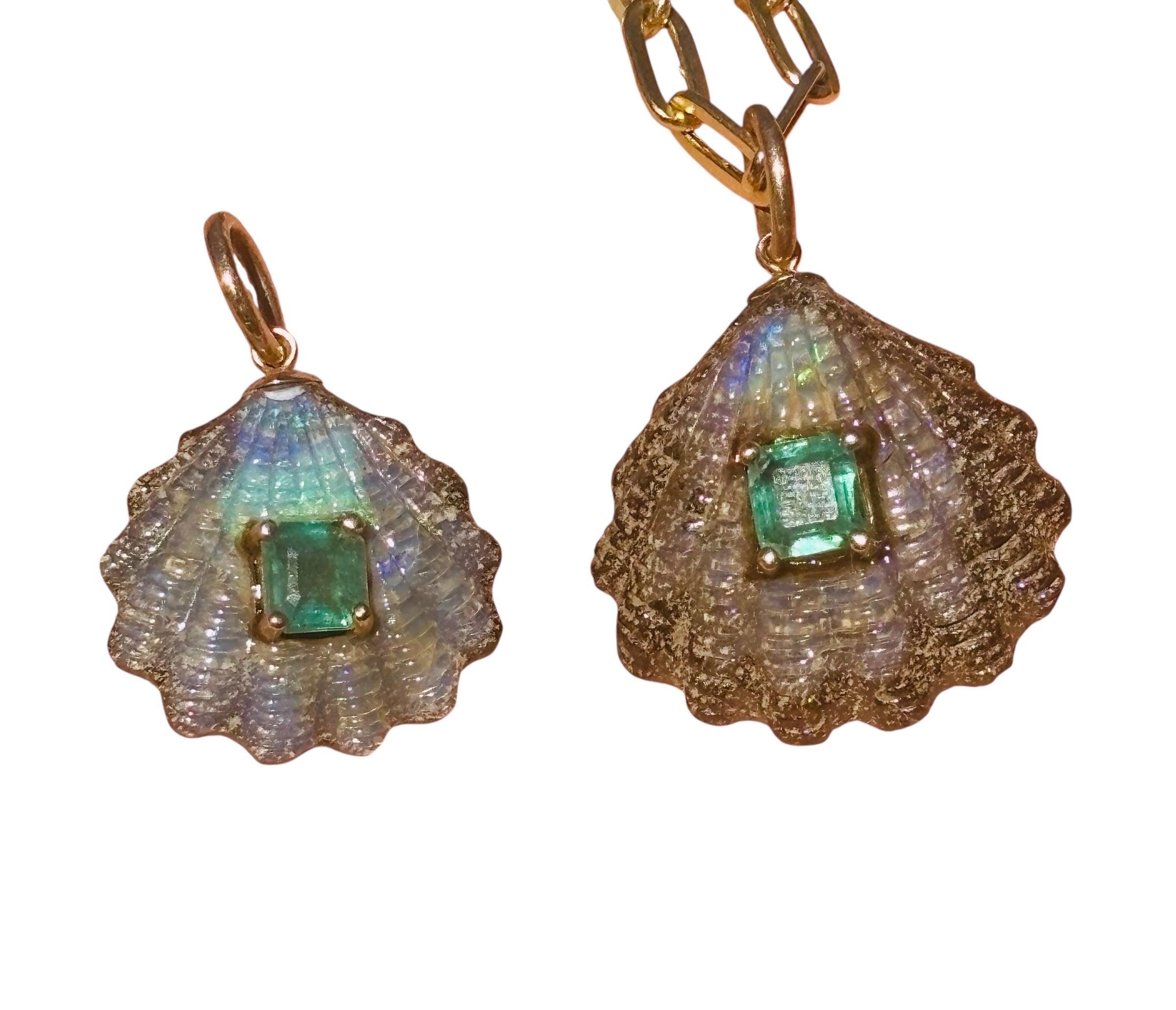 Colgante de concha de ópalo australiano de 10 quilates con esmeralda y oro de 14k en venta 11