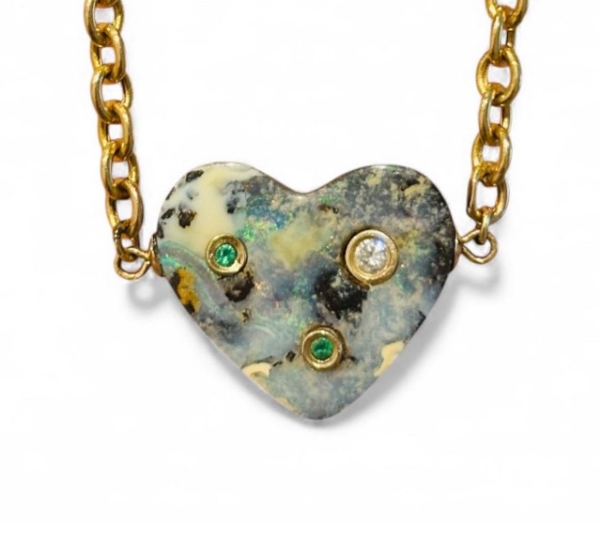Collier de cœur en opale australienne avec diamants et émeraudes sur chaîne Rolo en or 14k en vente 7