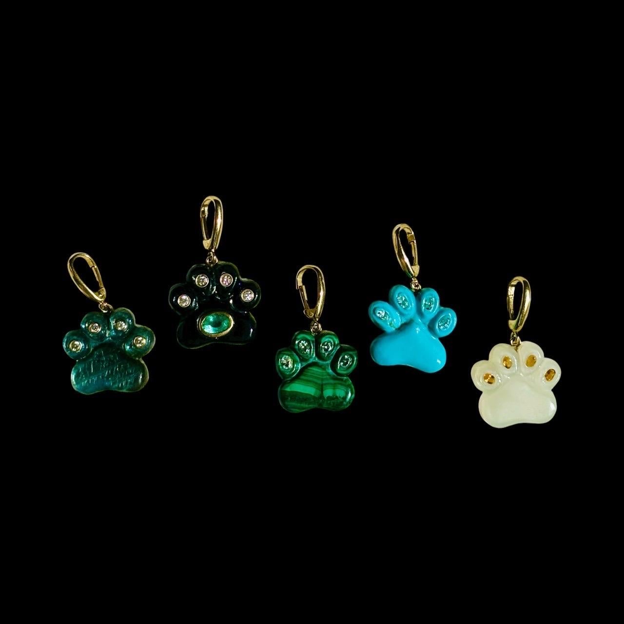 Ciondolo a forma di zampa di cane, onice nera, diamanti, smeraldo e oro 14k in vendita 11