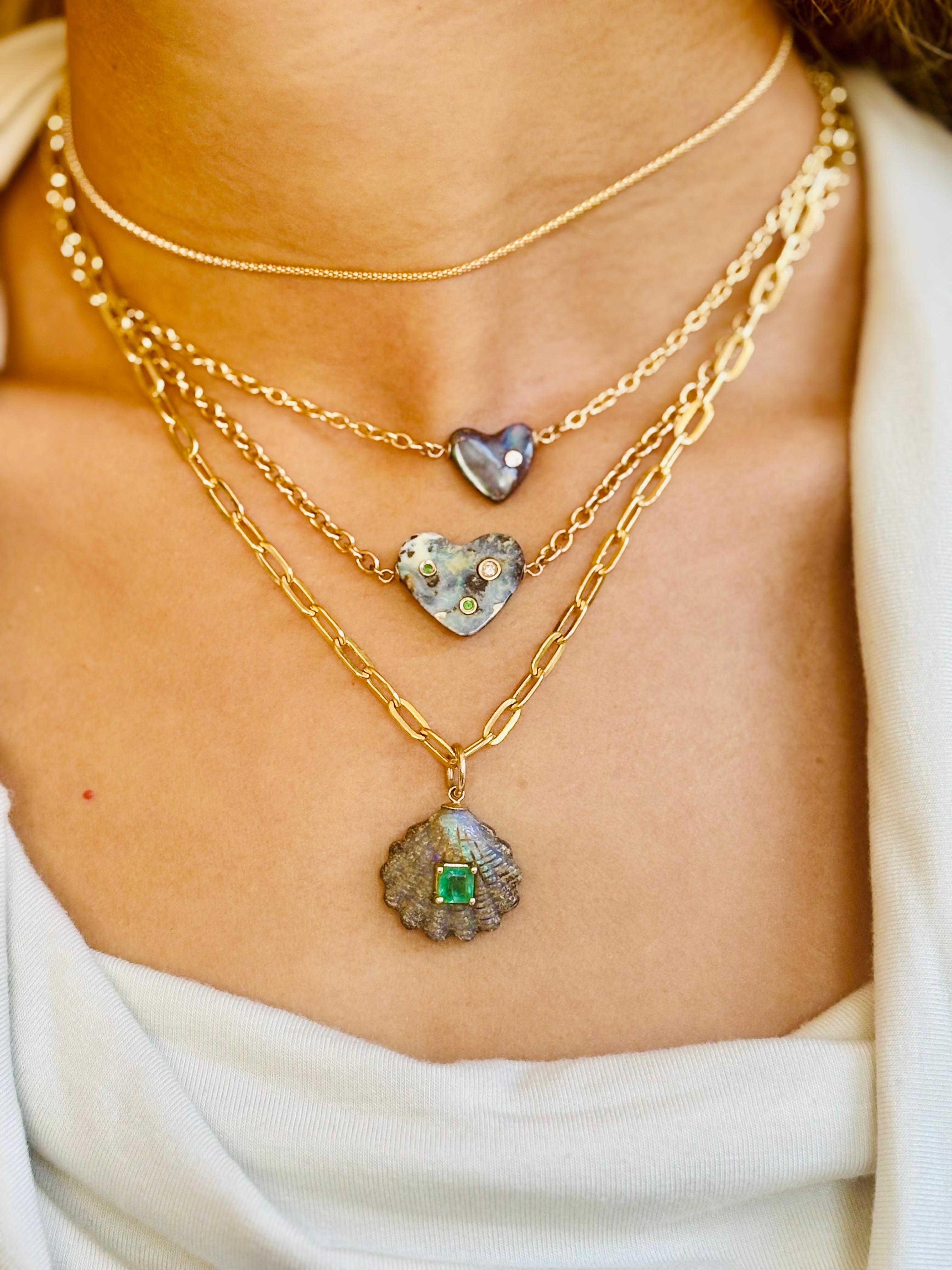 Collier de cœur en opale australienne avec diamants et émeraudes sur chaîne Rolo en or 14k en vente 8