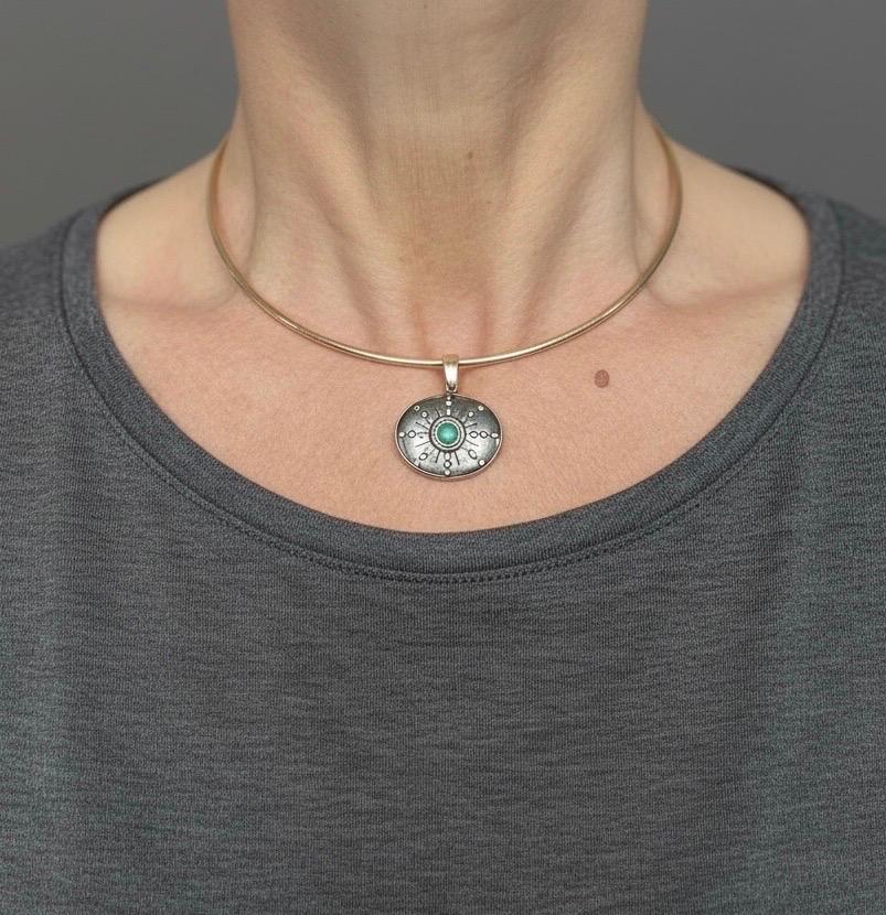 Pendentif SOL, pyrite avec émeraude, diamants et or 14k en vente 5