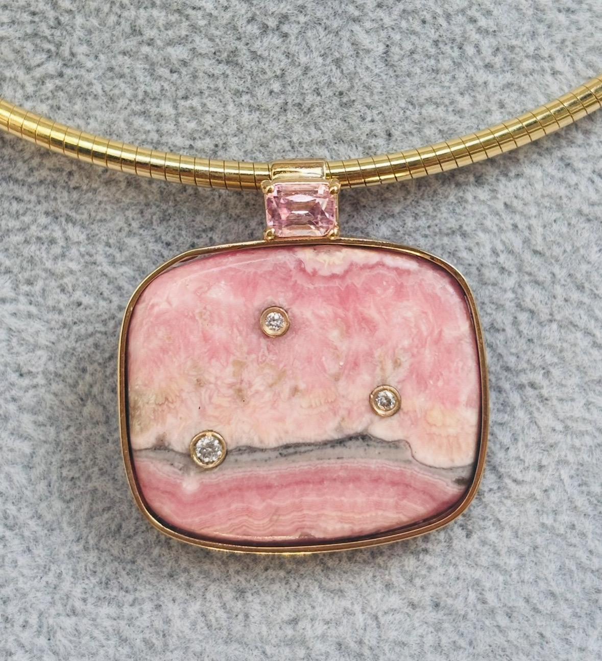 Ciondolo di rodocrosite con spinello rosa e diamanti in vendita 3