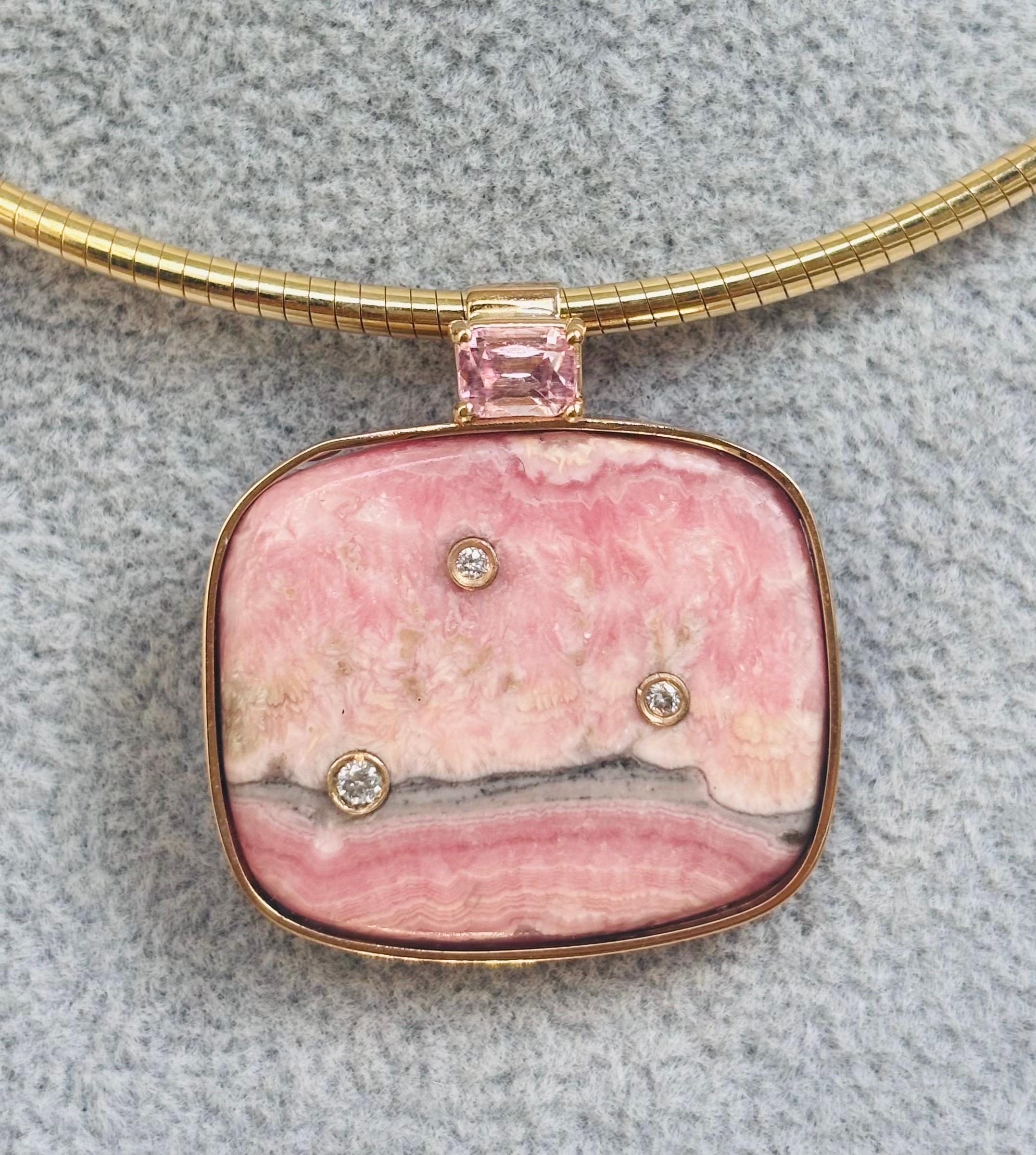 Ciondolo di rodocrosite con spinello rosa e diamanti in vendita 11