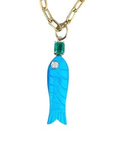 Ciondolo a forma di pesce turchese con diamante, smeraldo e oro 14k