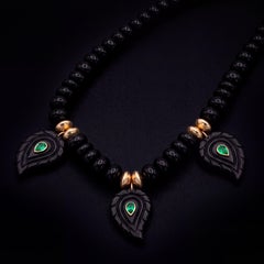Collier en or 14k Onyx noir avec tsavorites et marguerites