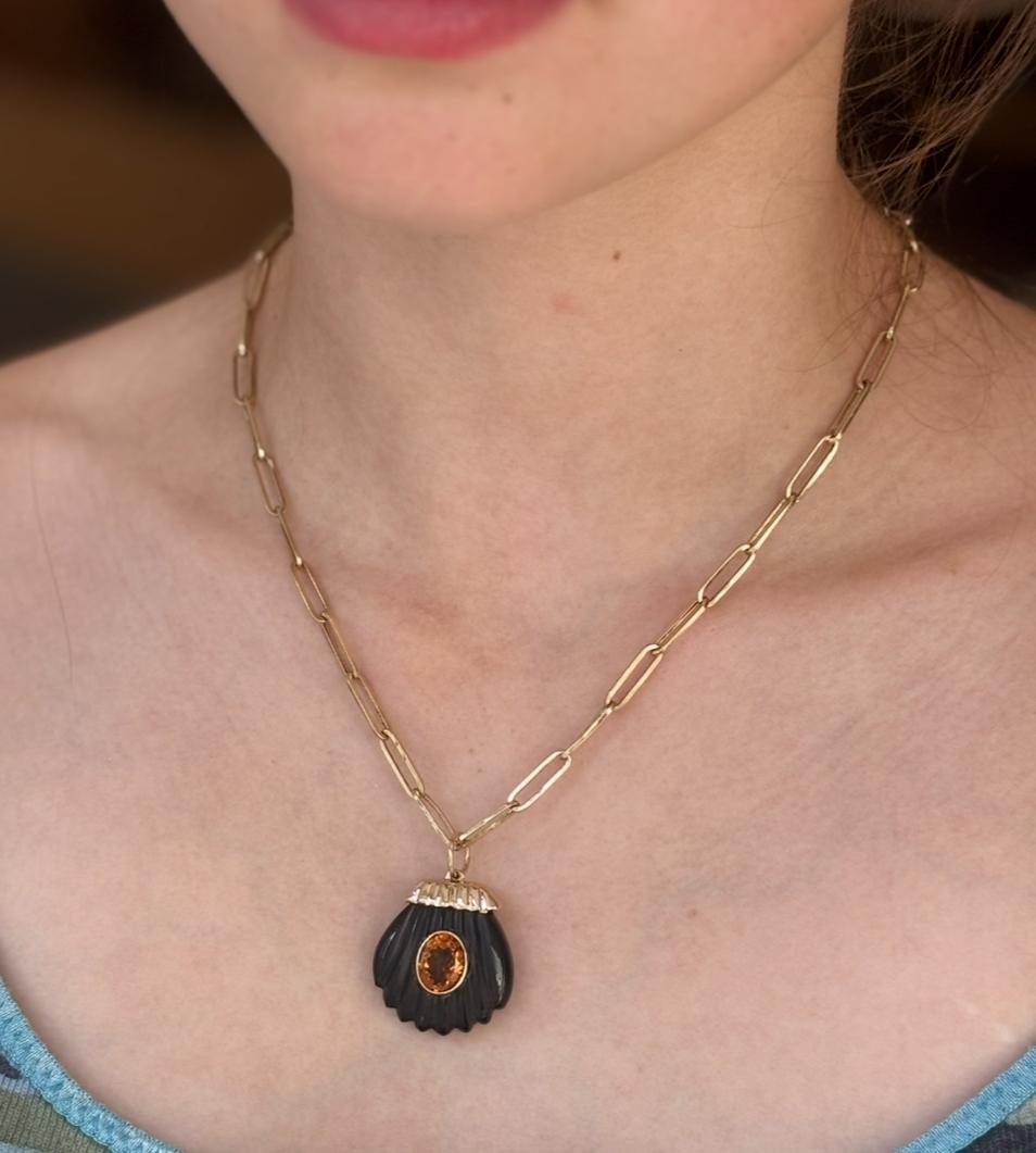 Ciondolo a forma di conchiglia marina, onice nera, citrino e  CAP spesso in oro 14k in vendita 4
