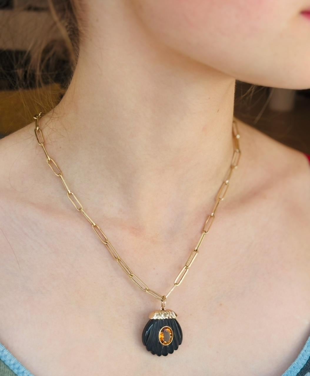 Ciondolo a forma di conchiglia marina, onice nera, citrino e  CAP spesso in oro 14k in vendita 2