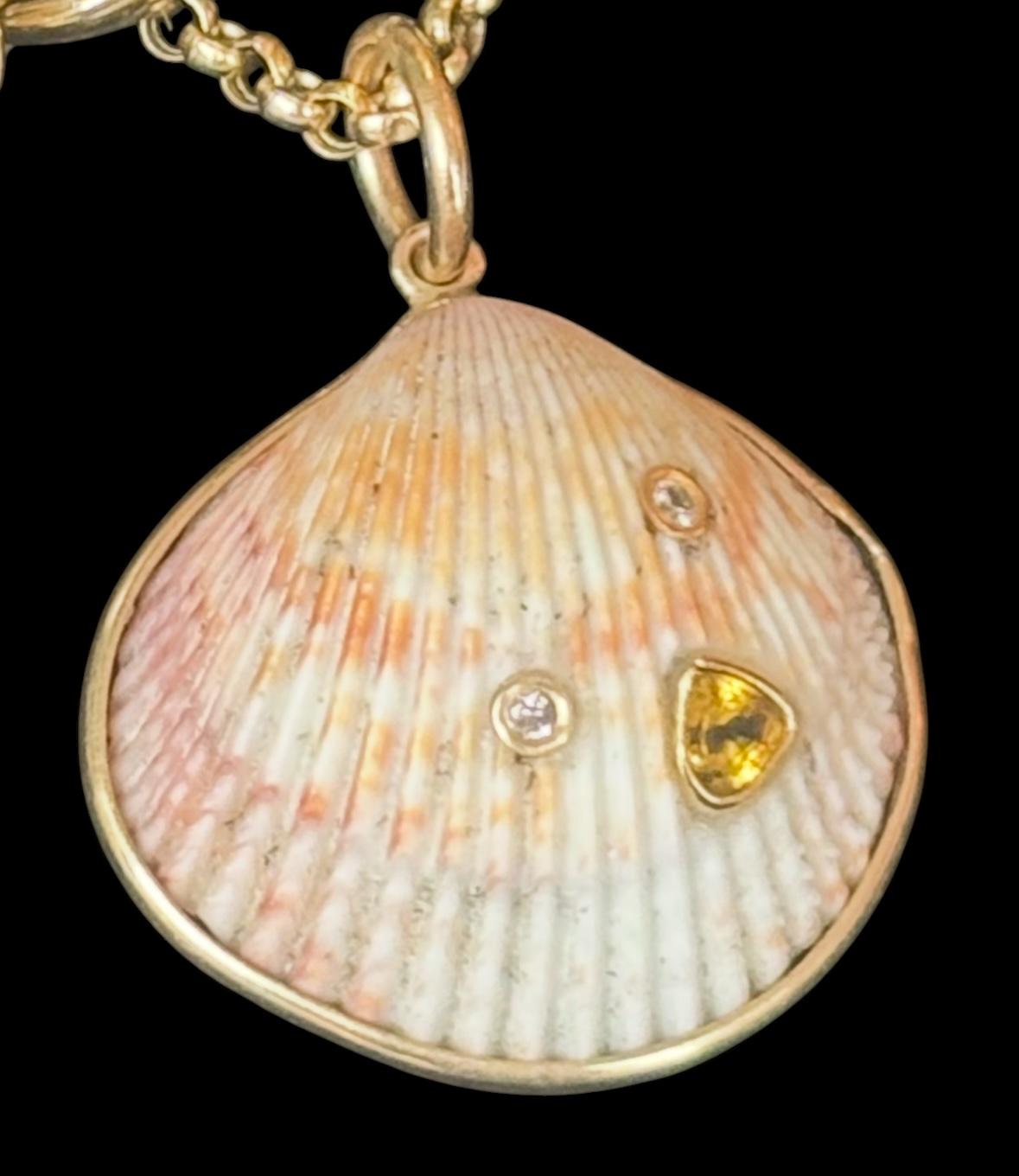 Pendentif Wabi Sabi Shell

Coquillage, diamants, saphir jaune et or 14k

Ce coquillage parfaitement imparfait a été choisi pour la beauté de ses bandes et de ses couleurs. Le coquillage mesure 1