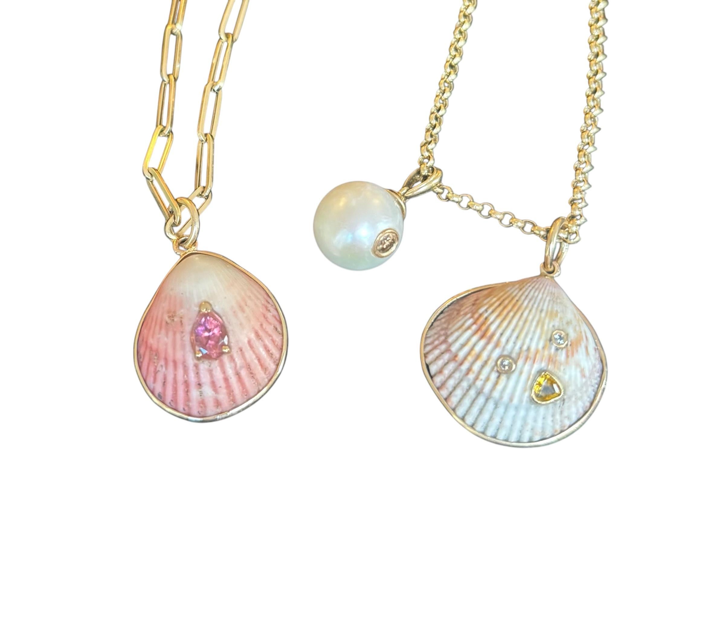 Pendentif WABI SABI SHELL, coquillage naturel, diamants, saphir jaune et or 14k en vente 5