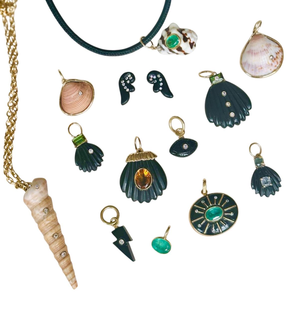 Sea Shell Pendant with Emerald & 14k Gold For Sale 3