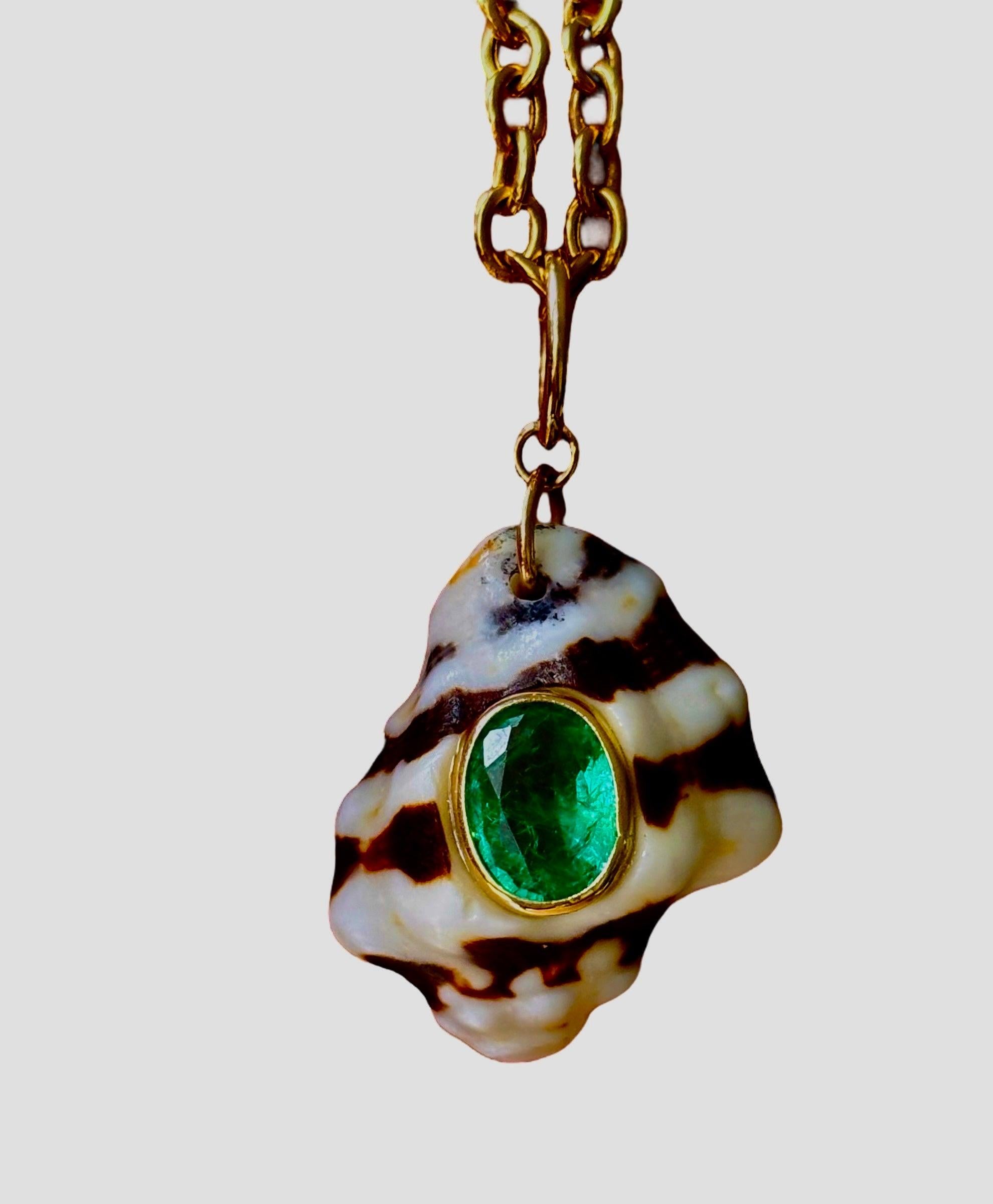 Sea Shell Pendant with Emerald & 14k Gold For Sale 4