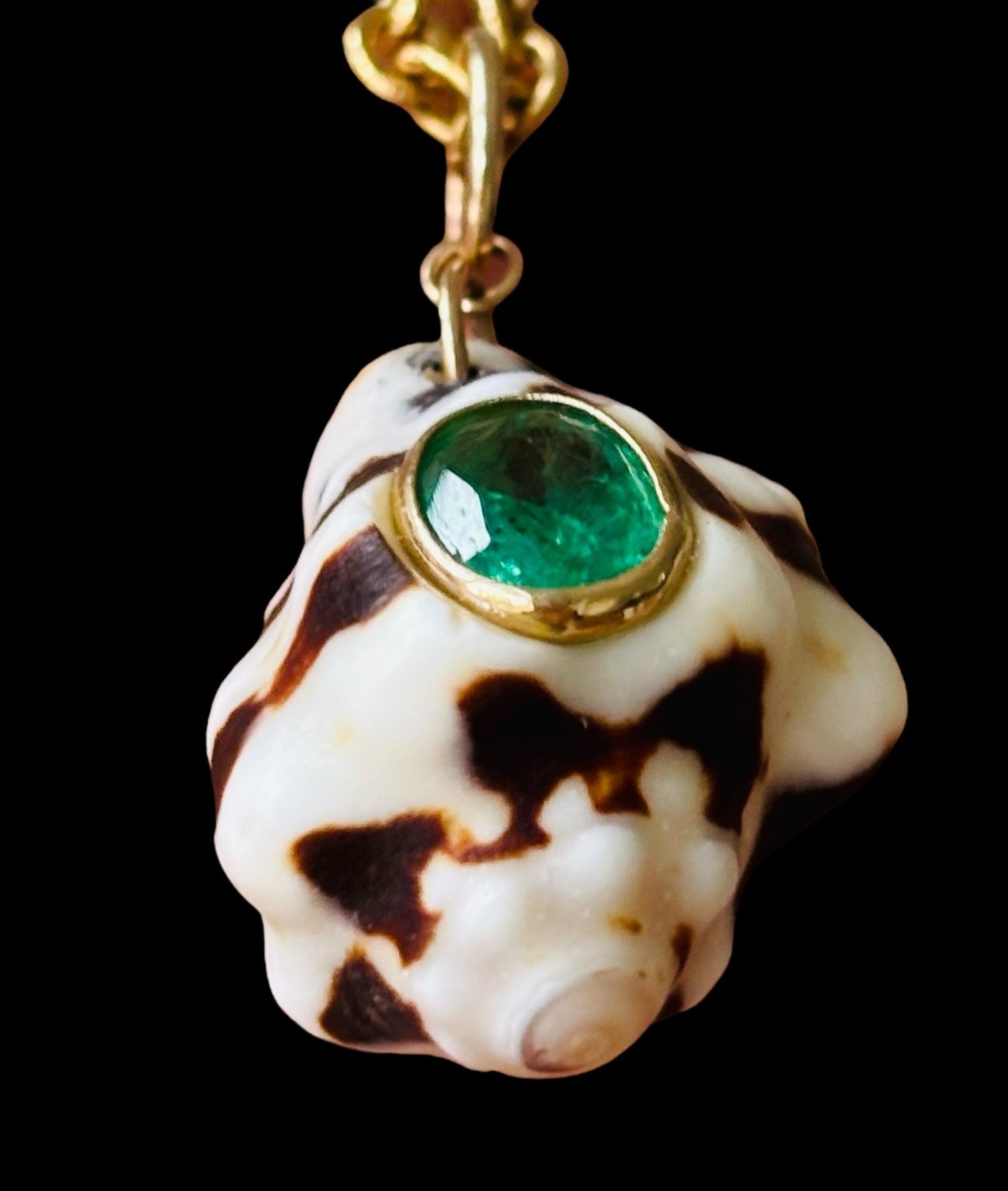 Sea Shell Pendant with Emerald & 14k Gold For Sale 5