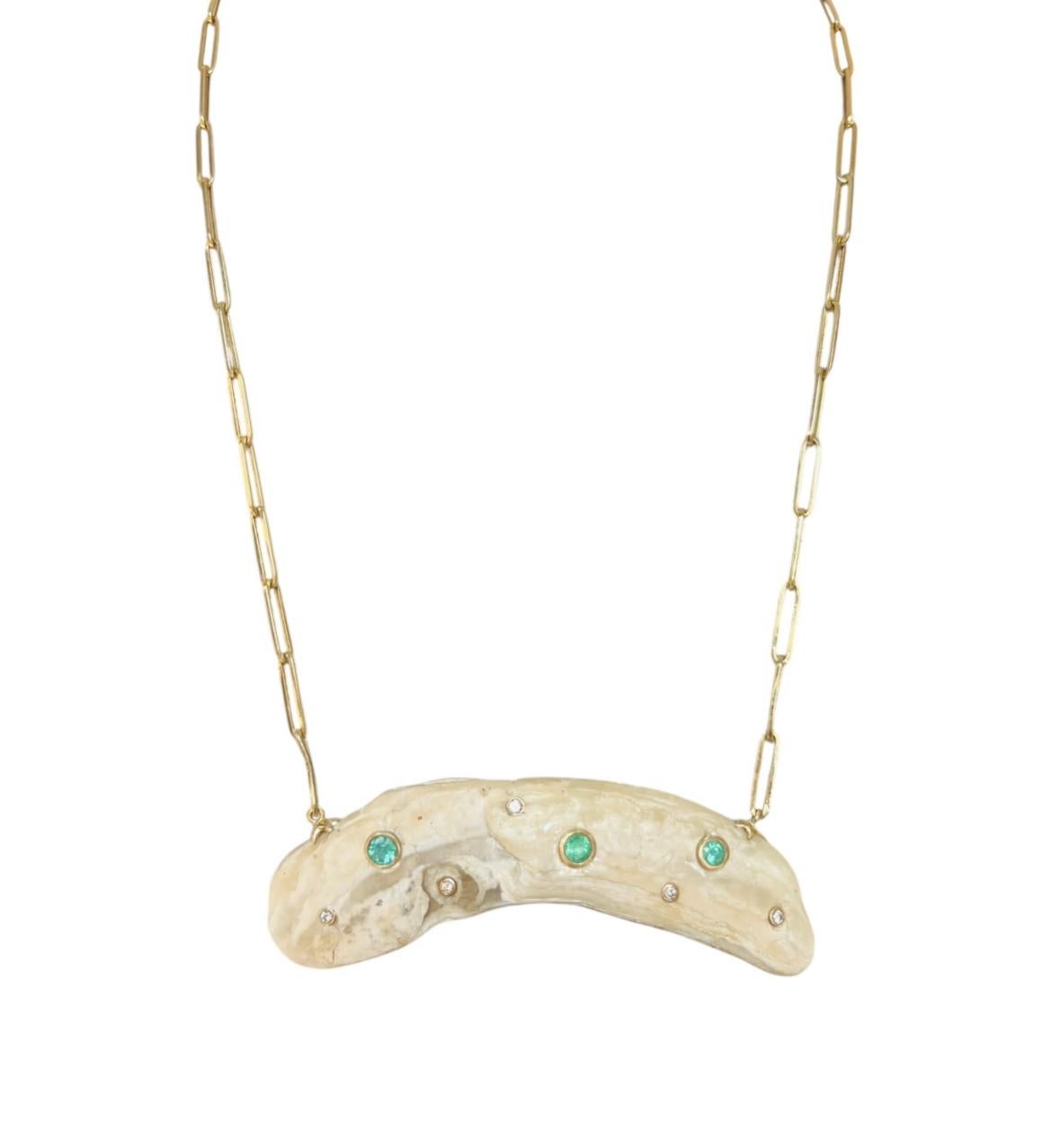 Collier en coquillage, émeraudes, diamants et or 14k sur chaîne à trombones en vente 4