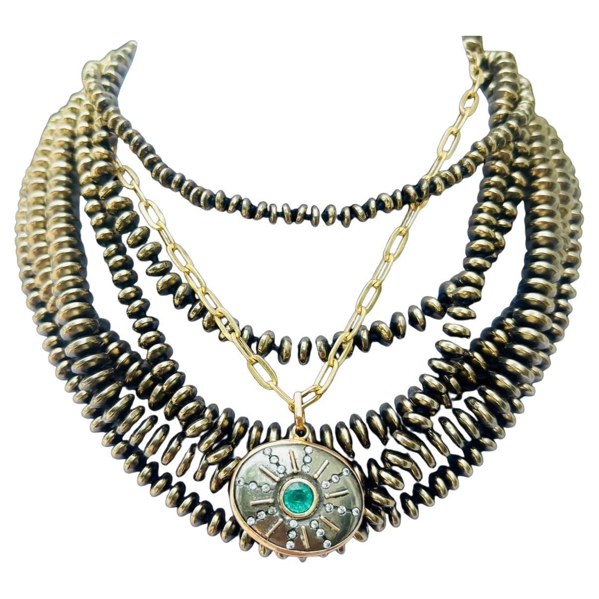 Pendentif SOL

Pyrite, émeraude, diamants, or 14k

La ligne S O L a été développée autour de l'idée de s'honorer soi-même et de vivre une vie qui vous illumine. Le soleil est un puissant symbole de vie et de lumière et ces pièces ont été conçues