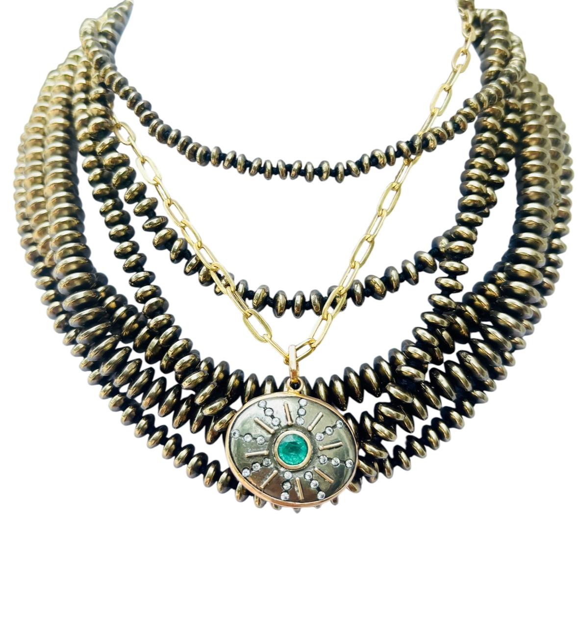 Pendentif SOL, pyrite, émeraudes, diamants et or 14k en vente 1