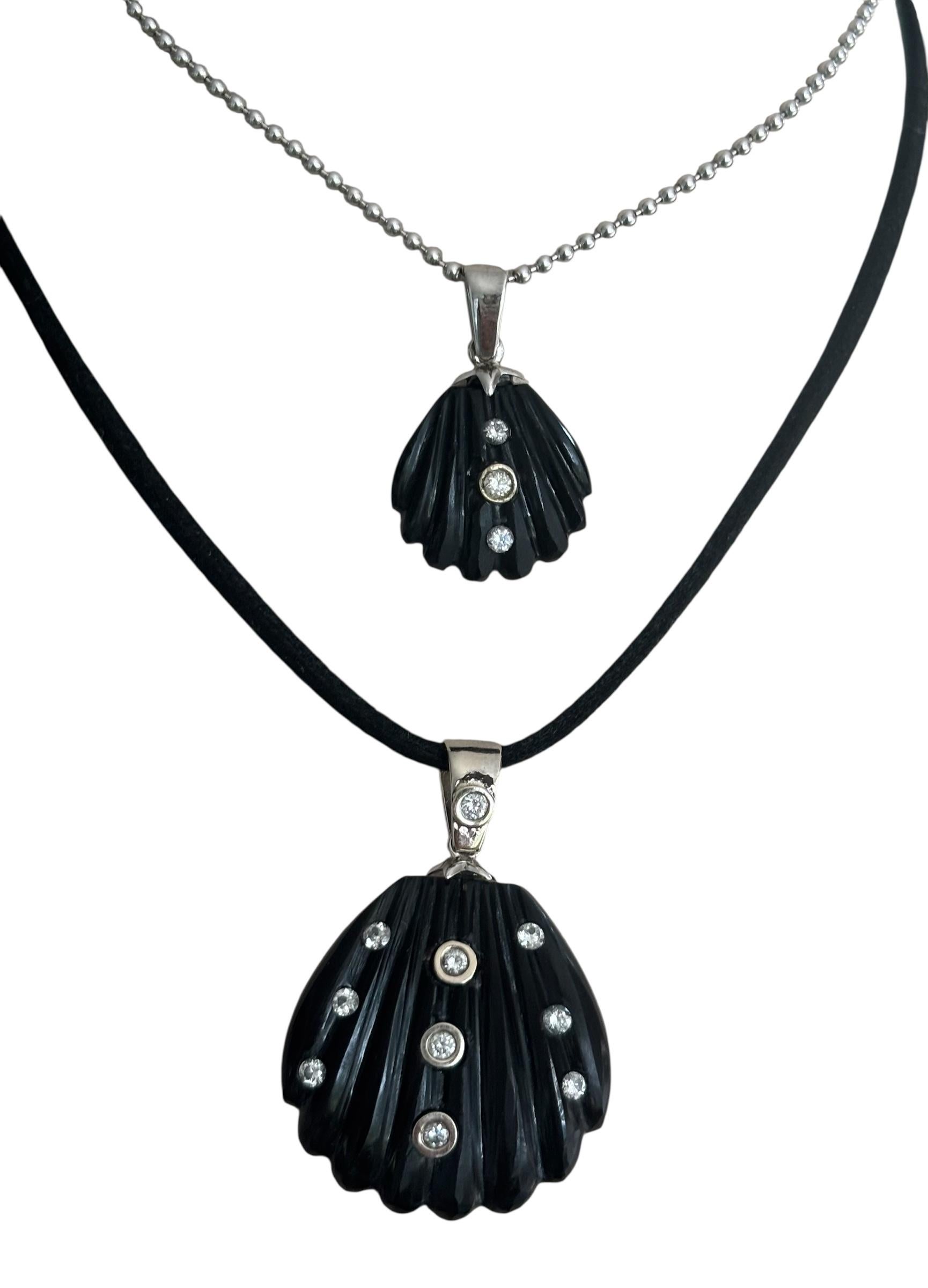 Pendentif coquillage, onyx noir sculpté avec diamants et or blanc 14k Unisexe en vente