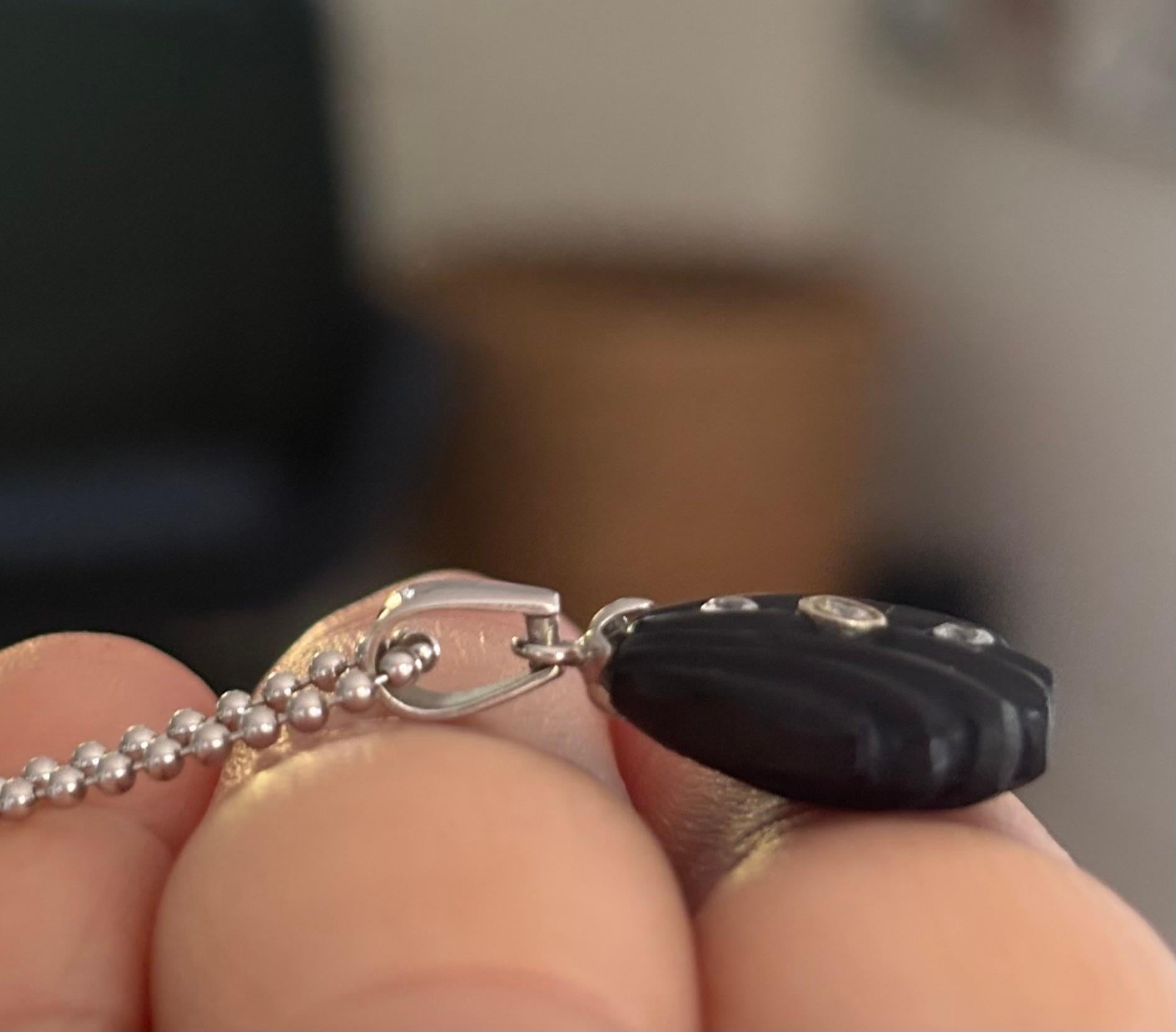 Collana di conchiglie marine, onice nero, diamanti, oro bianco 14k, catena a sfere d'oro in vendita 7