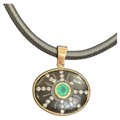 Colgante SOL, ónix negro, esmeralda, diamantes, oro de 14k