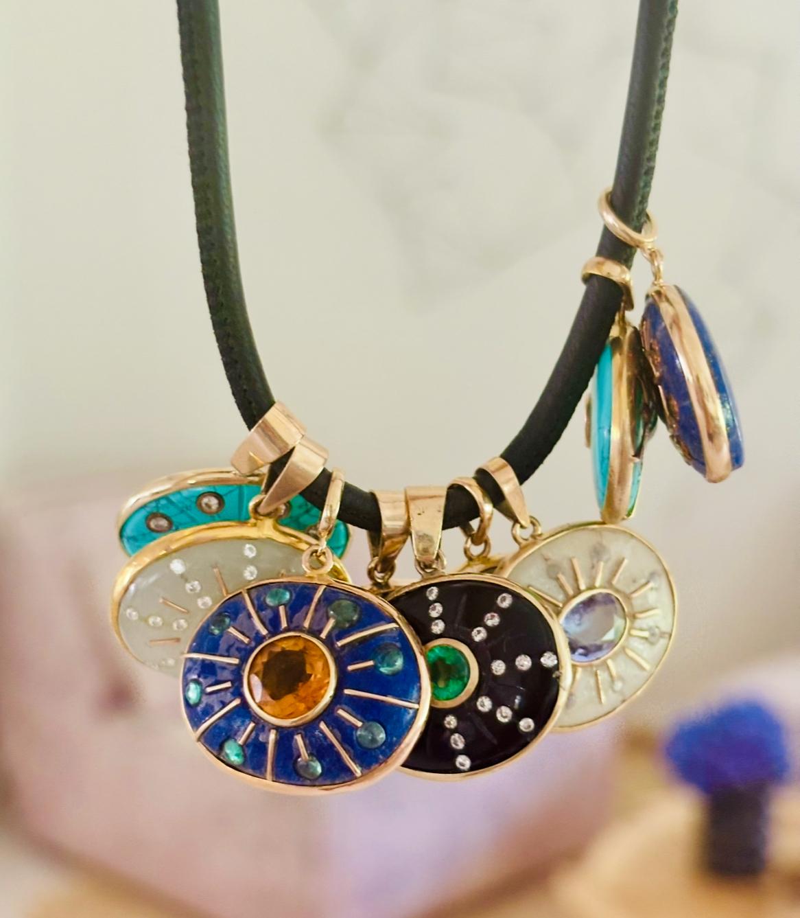 Ciondolo SOL, onice nera, smeraldo, diamanti, oro 14k in vendita 7