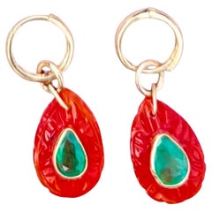 Boucles d
oreilles pétales FLORA : Cornaline, émeraudes, diamants et or 14k