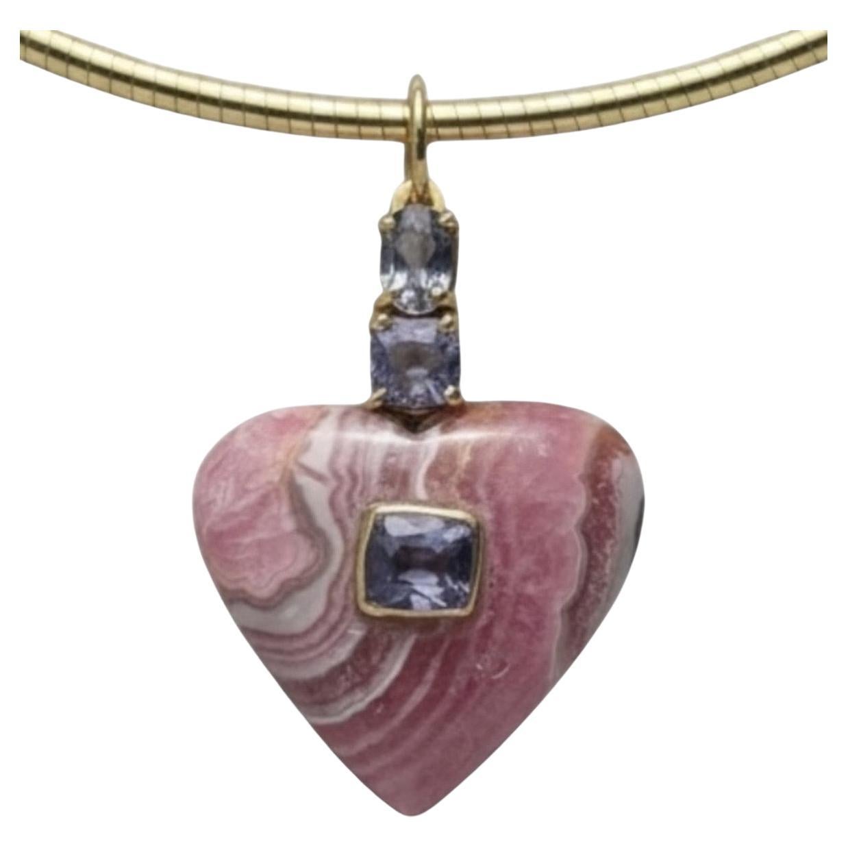 Ciondolo a cuore in rodocrosite con spinello e oro 14k